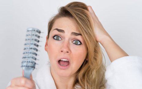 9 Cara Mengatasi Rambut Rontok Dengan Bahan-Bahan Alami Ini
