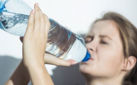 Apakah Minum Terlalu Banyak Air Bisa Berbahaya