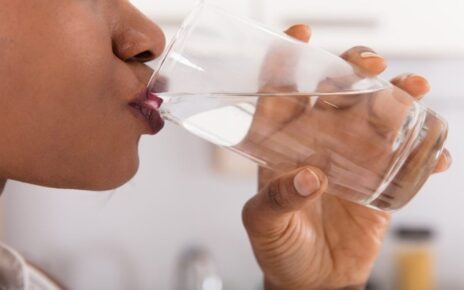 12 Manfaat Minum Air Hangat Sebelum Tidur, Bisa Lebih Nyenyak