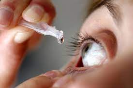 Obat tetes mata juga pernah dilaporkan menyebabkan infeksi mata.