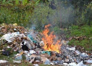 Membakar Sampah Bisa Membahayakan Kesehatan