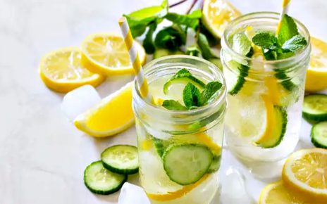 6 Manfaat Infused Water Lemon Bagi Tubuh, Tren Sehat Favorit Banyak Orang
