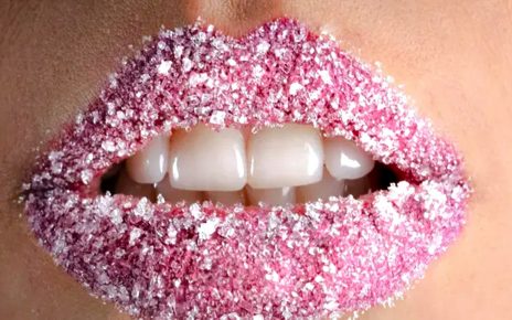 12 Cara Mencerahkan Bibir dengan Bahan Alami, Aman dan Cepat